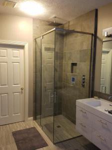 Heavy glass shower